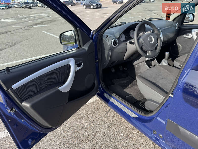 Седан Dacia Logan 2009 в Киеве