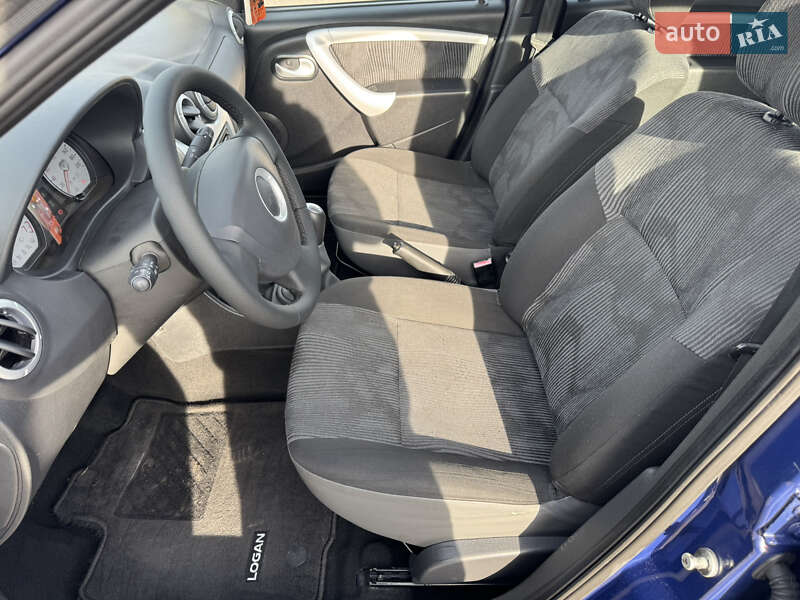 Седан Dacia Logan 2009 в Киеве