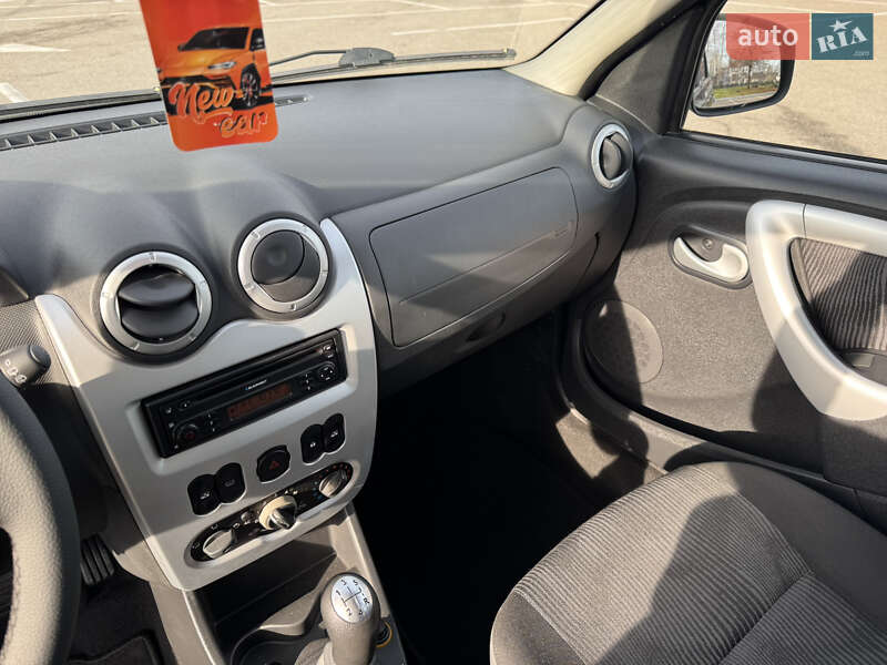 Седан Dacia Logan 2009 в Киеве