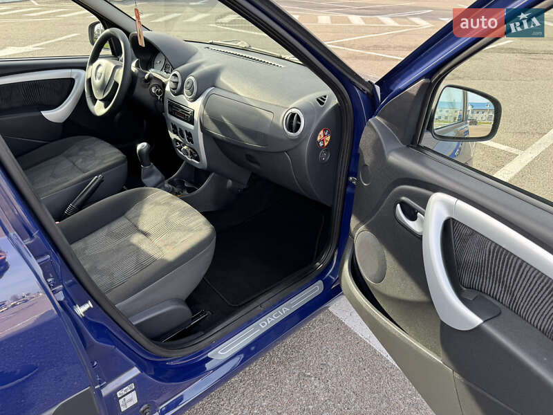 Седан Dacia Logan 2009 в Киеве