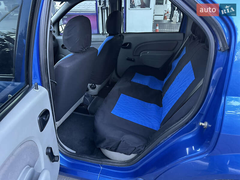 Седан Dacia Logan 2006 в Днепре