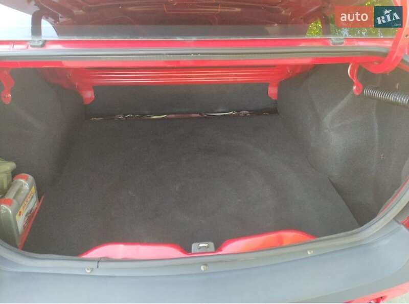 Седан Dacia Logan 2006 в Остроге