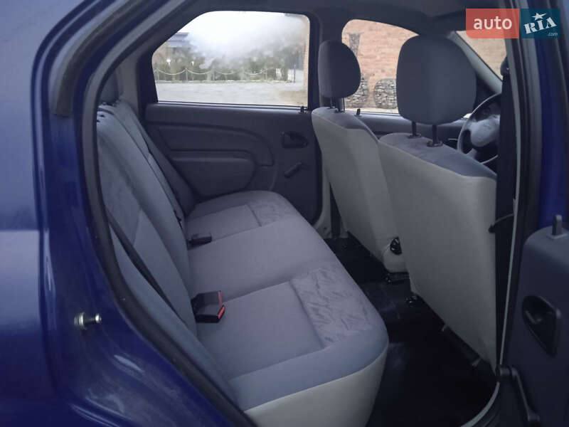 Седан Dacia Logan 2008 в Ізяславі