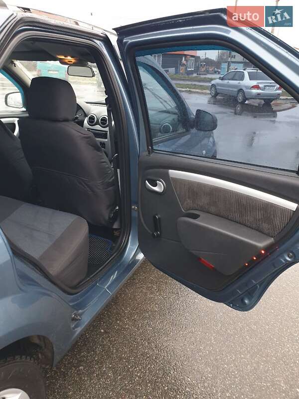 Седан Dacia Logan 2008 в Бучі