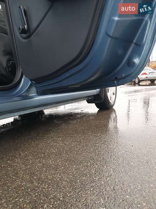 Седан Dacia Logan 2008 в Бучі