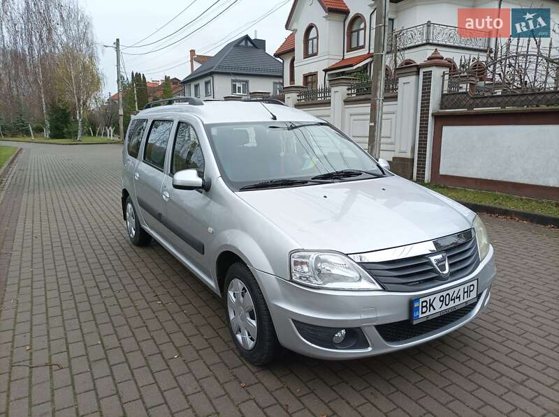 Седан Dacia Logan 2012 в Ровно