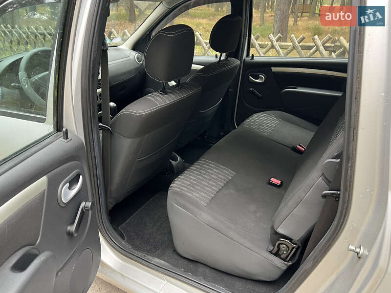 Седан Dacia Logan 2011 в Ковеле