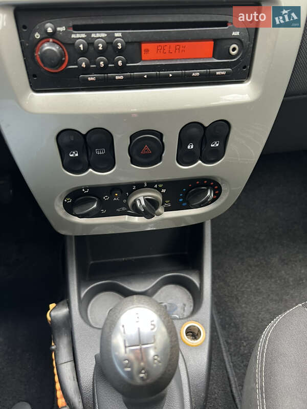 Седан Dacia Logan 2011 в Ковеле