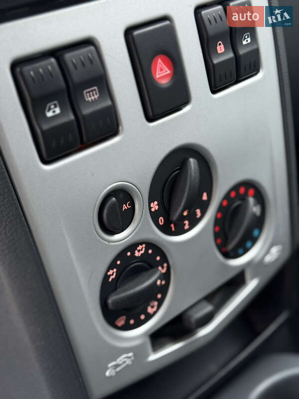 Седан Dacia Logan 2007 в Самборі фото 49 Седан Dacia Logan 2007 в Самборі