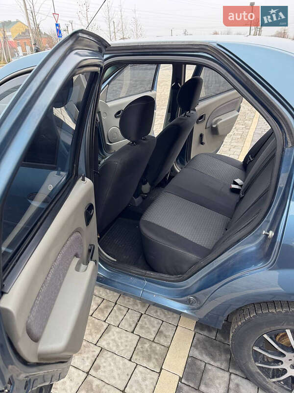 Седан Dacia Logan 2009 в Тернополе