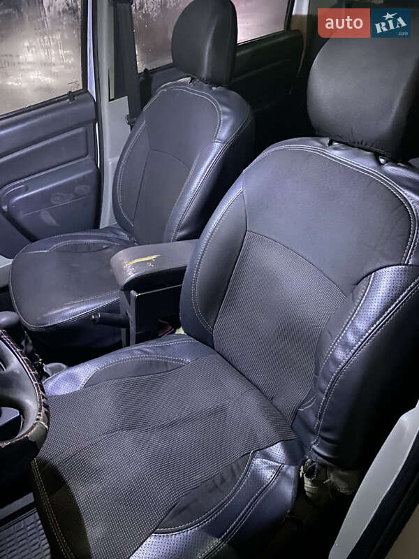 Седан Dacia Logan 2005 в Днепре фото 22 Седан Dacia Logan 2005 в Днепре