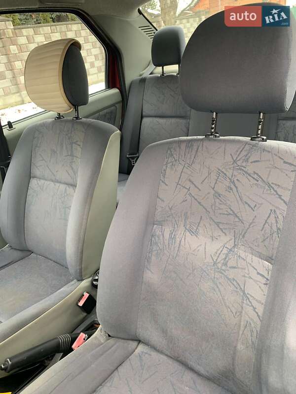 Седан Dacia Logan 2006 в Здолбунове