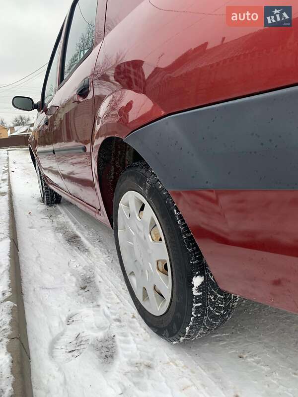 Седан Dacia Logan 2006 в Здолбунове