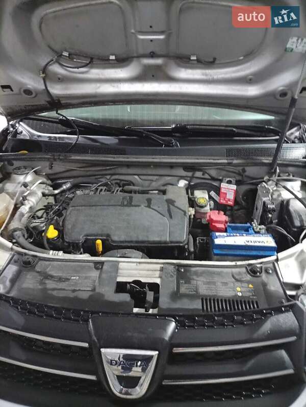 Седан Dacia Logan 2013 в Чернигове