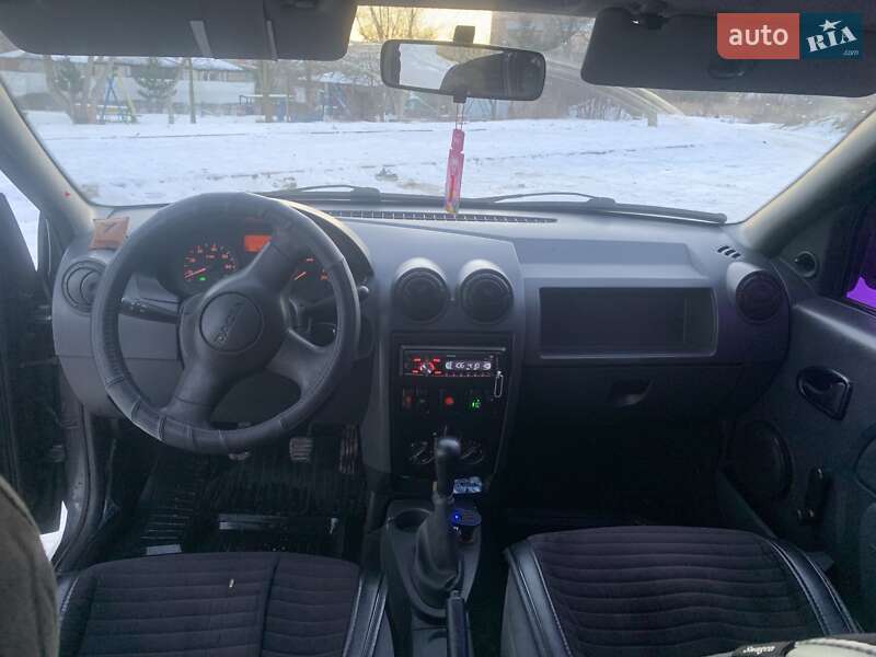 Седан Dacia Logan 2008 в Золочеве