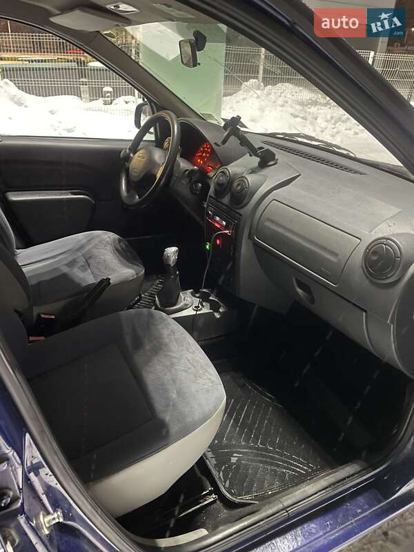 Седан Dacia Logan 2009 в Києві