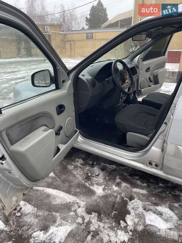 Седан Dacia Logan 2007 в Кривом Роге