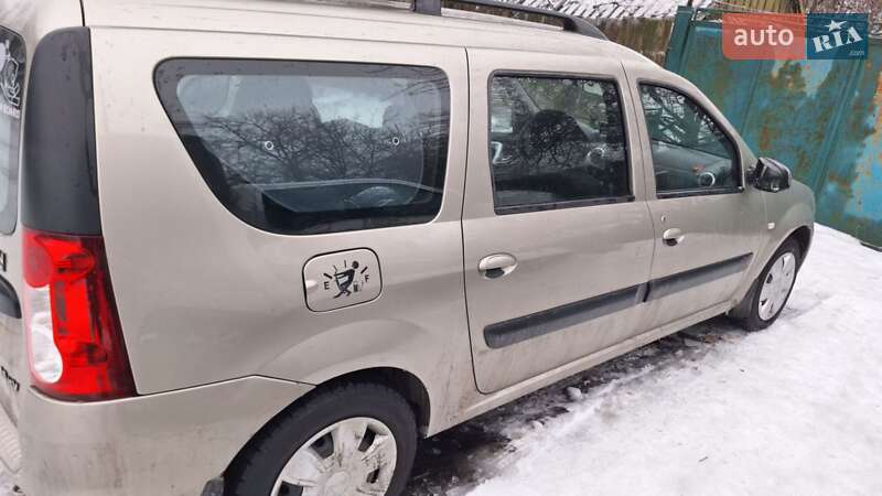 Седан Dacia Logan 2009 в Валках