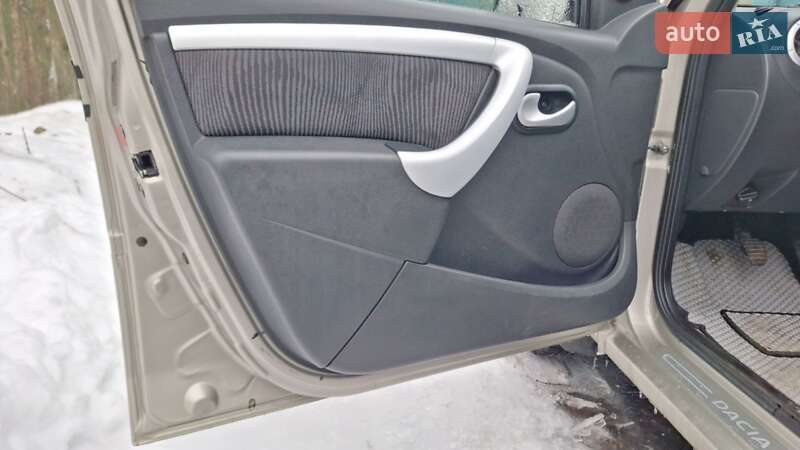 Седан Dacia Logan 2009 в Валках