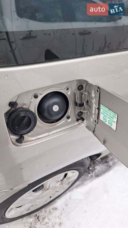 Седан Dacia Logan 2009 в Валках