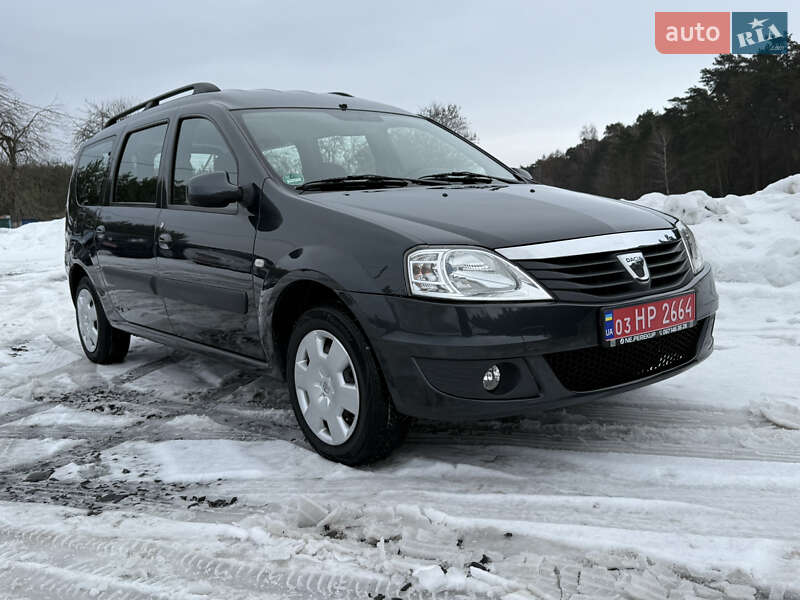 Седан Dacia Logan 2011 в Луцке