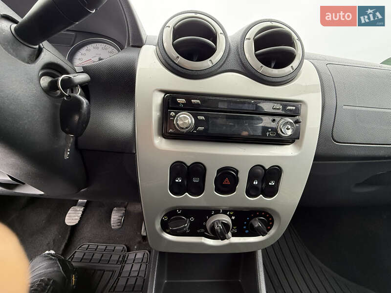 Седан Dacia Logan 2011 в Луцке