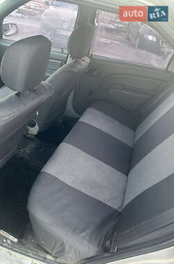 Седан Dacia Logan 2006 в Вараше фото 8 Седан Dacia Logan 2006 в Вараше