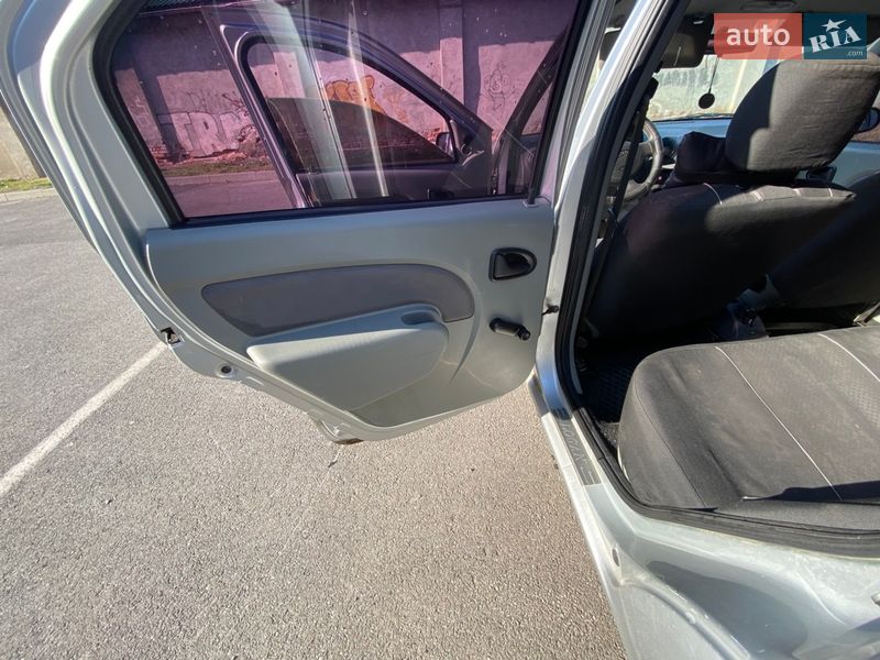 Седан Dacia Logan 2007 в Ужгороде