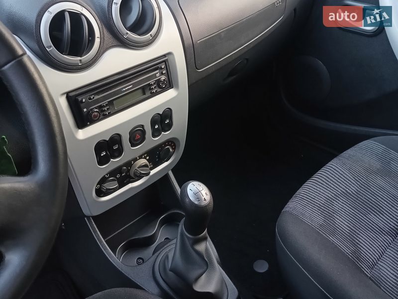 Седан Dacia Logan 2010 в Стебльові фото 7 Седан Dacia Logan 2010 в Стебльові