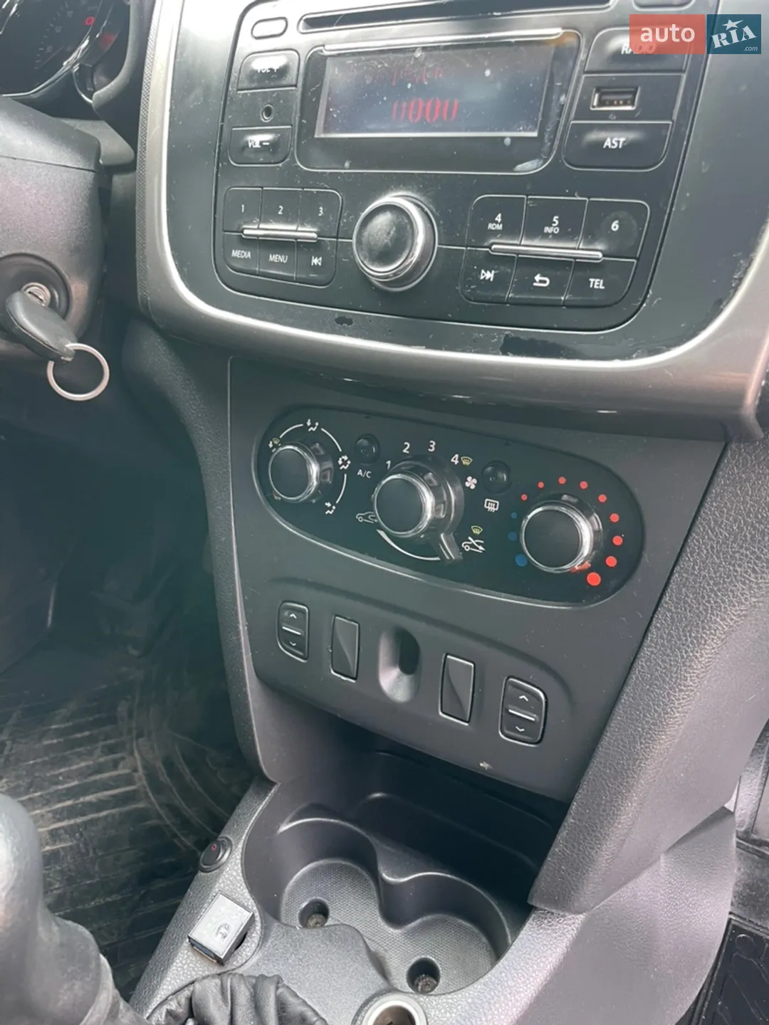 2016 Dacia Logan - мініатюра 13