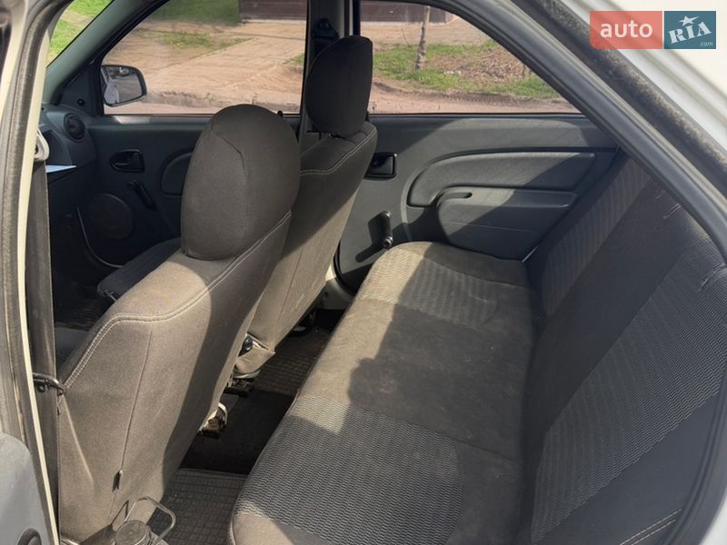 Седан Dacia Logan 2006 в Запоріжжі