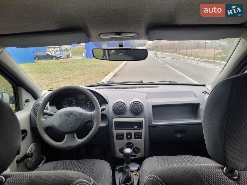 Седан Dacia Logan 2006 в Києві