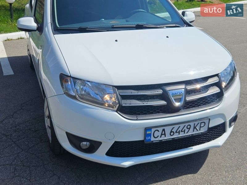 Седан Dacia Logan 2015 в Умани