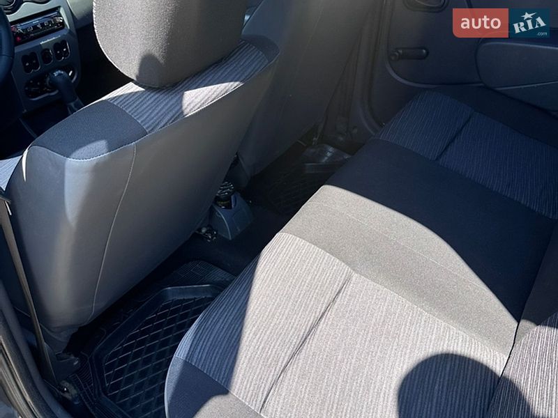 Седан Dacia Logan 2008 в Кривом Роге