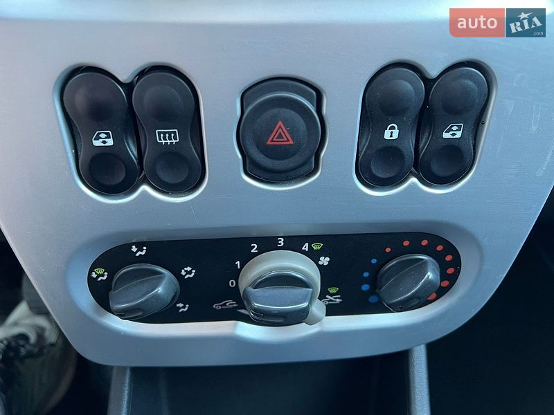 Седан Dacia Logan 2010 в Бердичеве