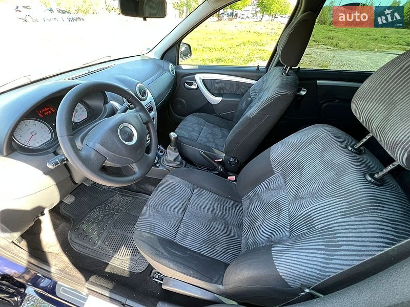 Седан Dacia Logan 2010 в Бердичеве