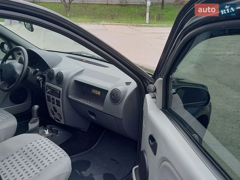 Седан Dacia Logan 2007 в Днепре