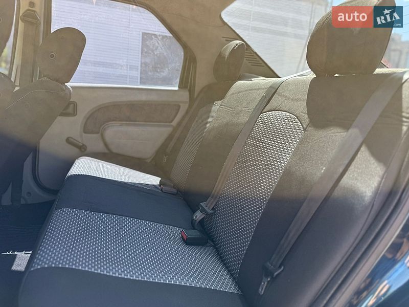 Седан Dacia Logan 2006 в Киеве