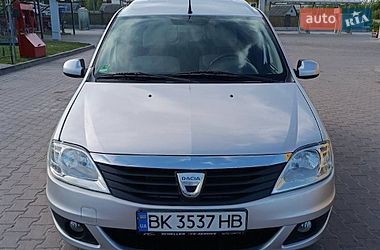 Седан Dacia Logan 2010 в Дубно