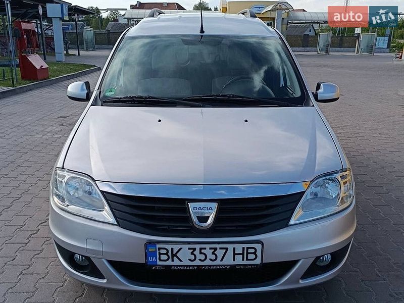 Седан Dacia Logan 2010 в Дубно