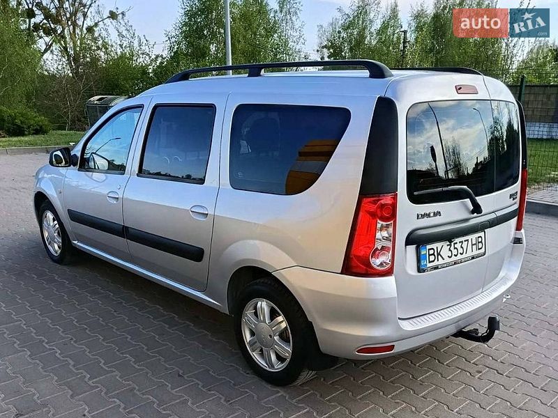 Седан Dacia Logan 2010 в Дубно
