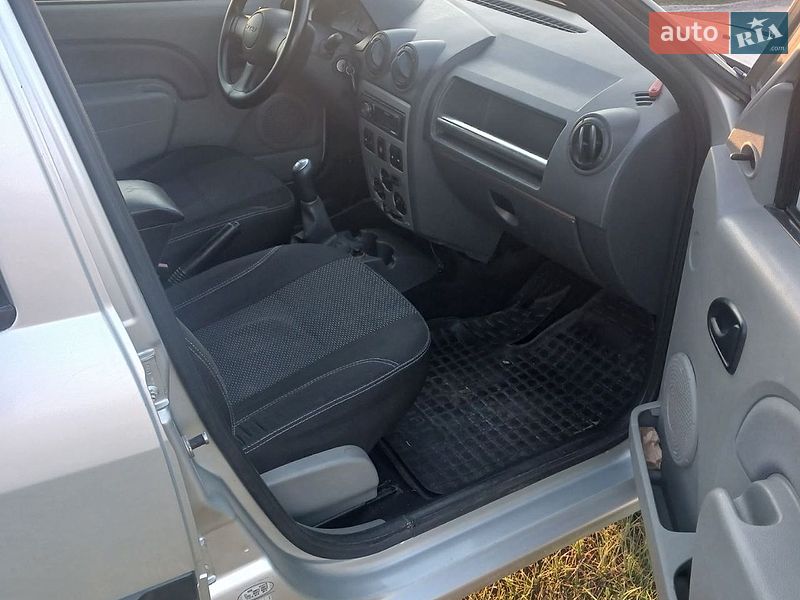 Седан Dacia Logan 2008 в Гадяче