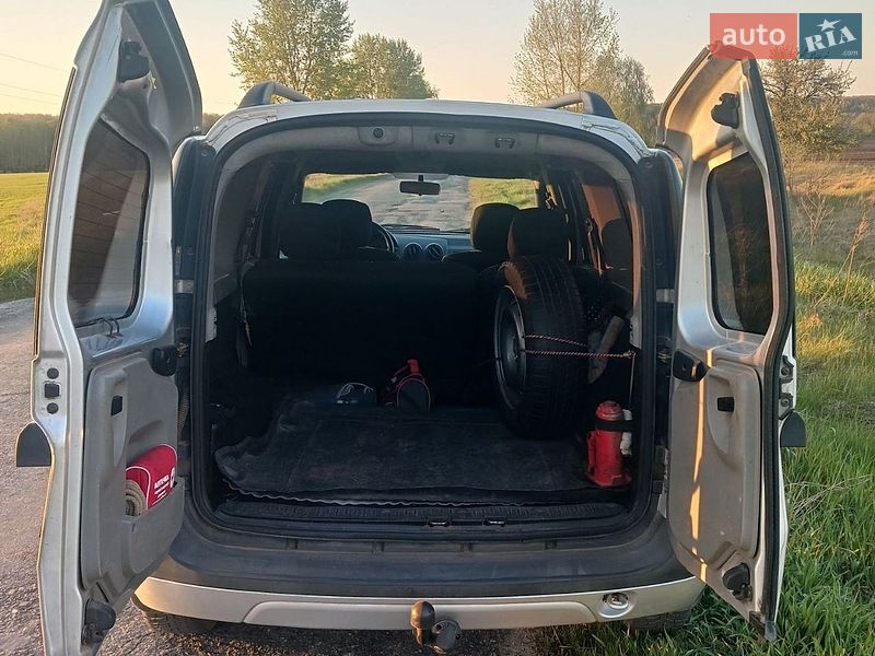 Седан Dacia Logan 2008 в Гадяче