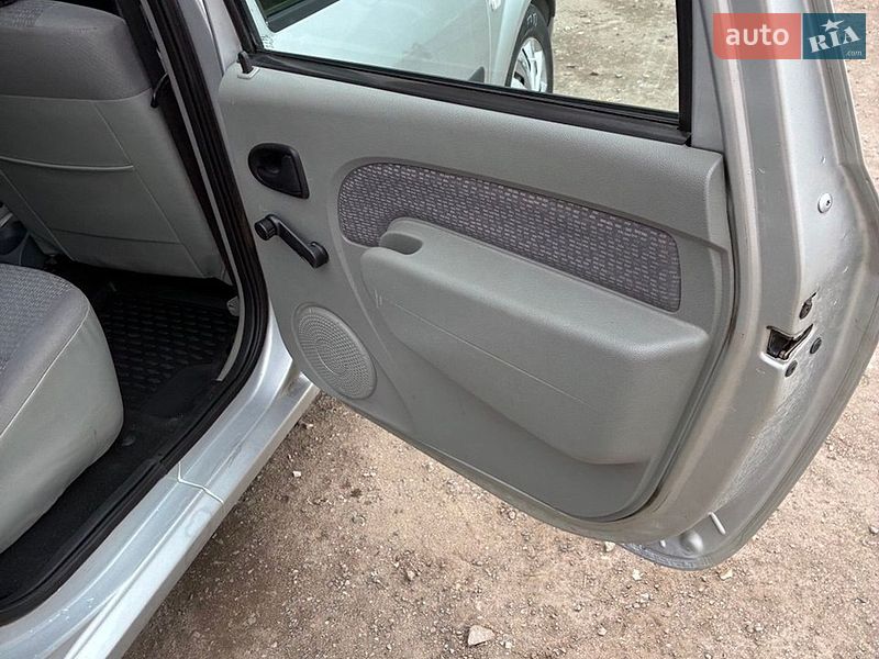 Седан Dacia Logan 2007 в Тернополе