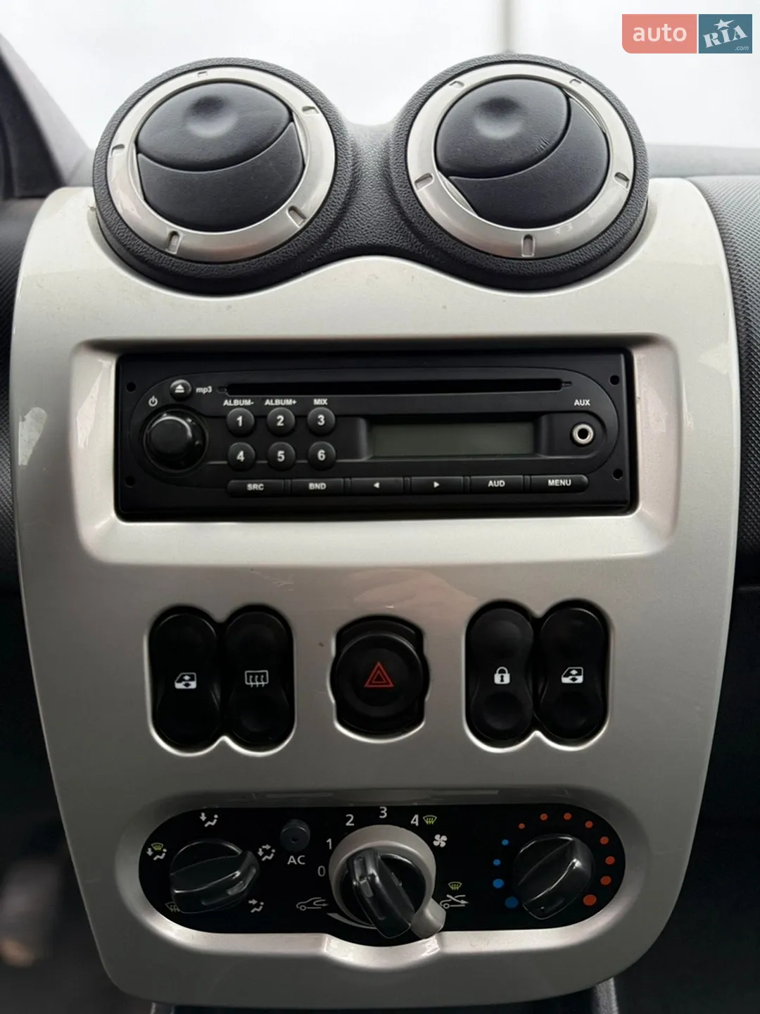 2011 Dacia Logan - мініатюра 18