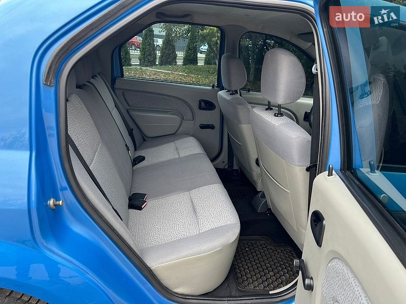 Седан Dacia Logan 2005 в Изяславе