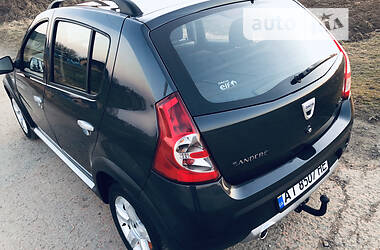 Хетчбек Dacia Sandero StepWay 2011 в Снятині