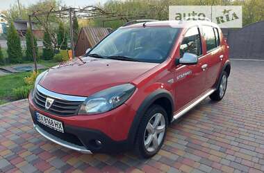 Внедорожник / Кроссовер Dacia Sandero StepWay 2012 в Ровно