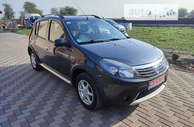 Позашляховик / Кросовер Dacia Sandero StepWay 2011 в Нововолинську