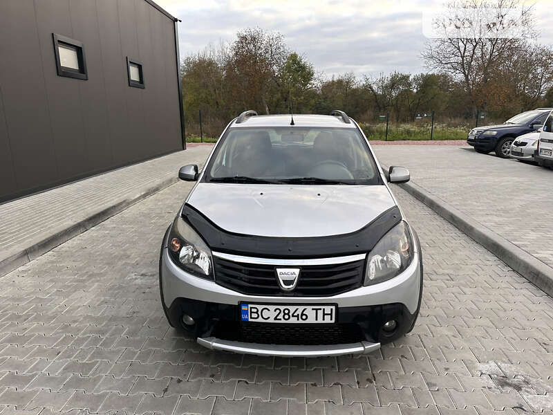 Хетчбек Dacia Sandero StepWay 2010 в Стрию